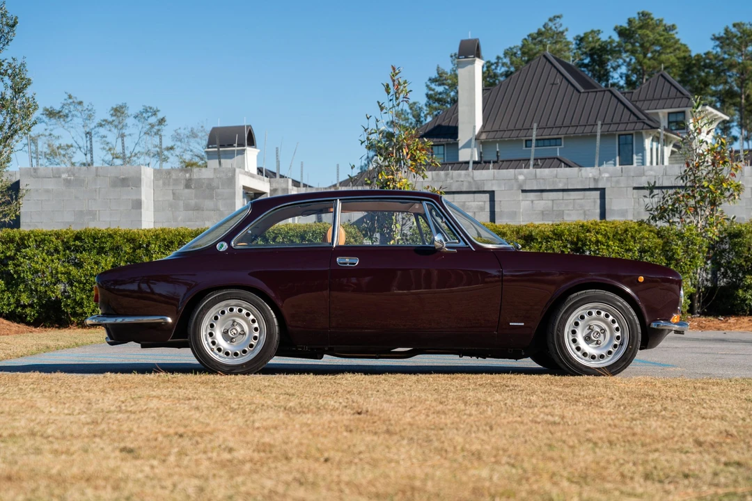 1973 Alfa Romeo 2000 GT Veloce - Image 9 of 31