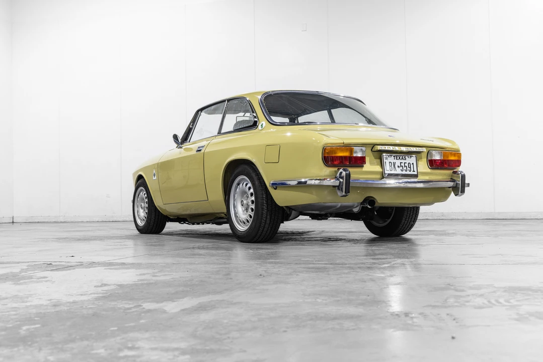 1973 Alfa Romeo 2000 GT Veloce - Image 14 of 31