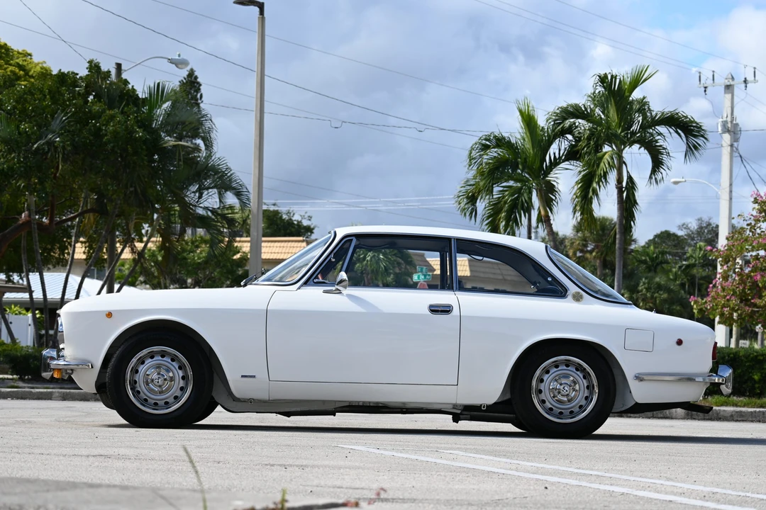 1973 Alfa Romeo 2000 GT Veloce - Image 10 of 31