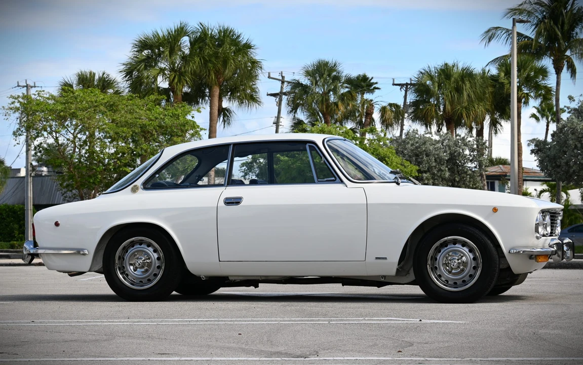 1973 Alfa Romeo 2000 GT Veloce - Image 20 of 31