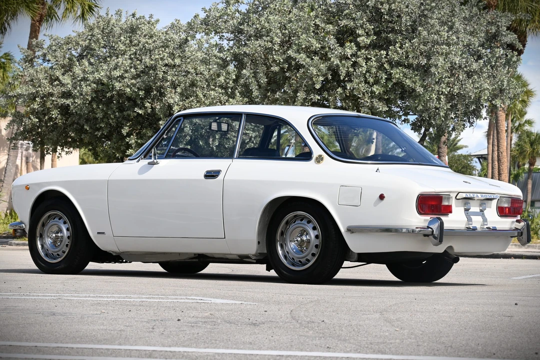 1973 Alfa Romeo 2000 GT Veloce - Image 11 of 31