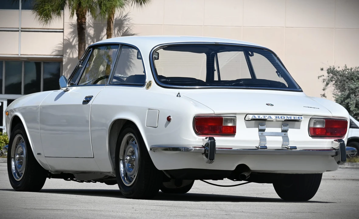 1973 Alfa Romeo 2000 GT Veloce - Image 13 of 31