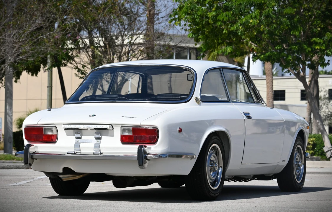 1973 Alfa Romeo 2000 GT Veloce - Image 16 of 31