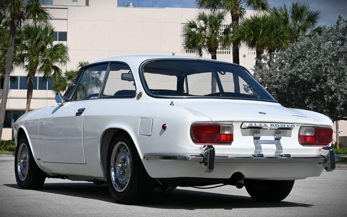 1973 Alfa Romeo 2000 GT Veloce - Image 12 of 31