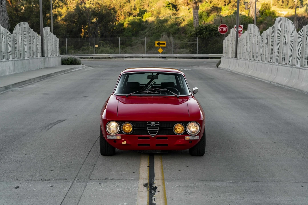 1973 Alfa Romeo 2000 GT Veloce - Image 9 of 31