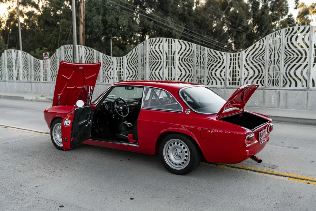 1973 Alfa Romeo 2000 GT Veloce - Image 26 of 31