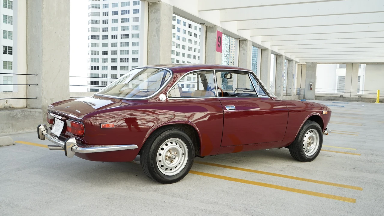 1973 Alfa Romeo 2000 GT Veloce - Image 11 of 31