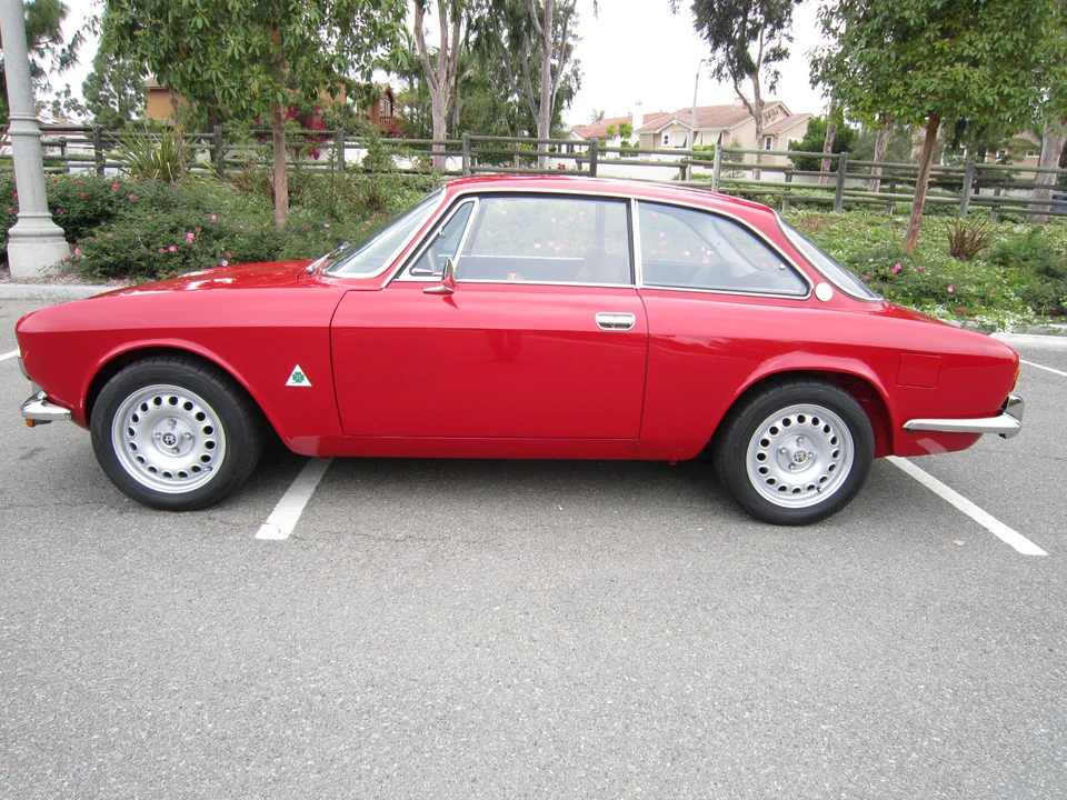 1973 Alfa Romeo 2000 GT Veloce - Image 4 of 31