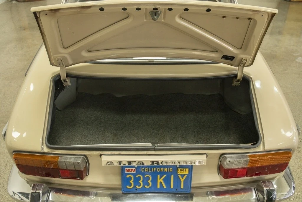 1973 Alfa Romeo 2000 GT Veloce - Image 14 of 21