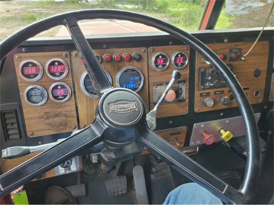 1973 Autocar - Image 4 of 28