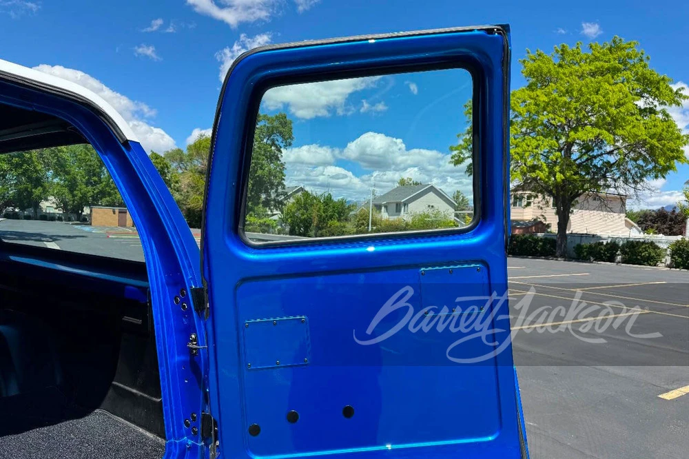 1973 Chevrolet Suburban 7th Gen - Image 15 of 26
