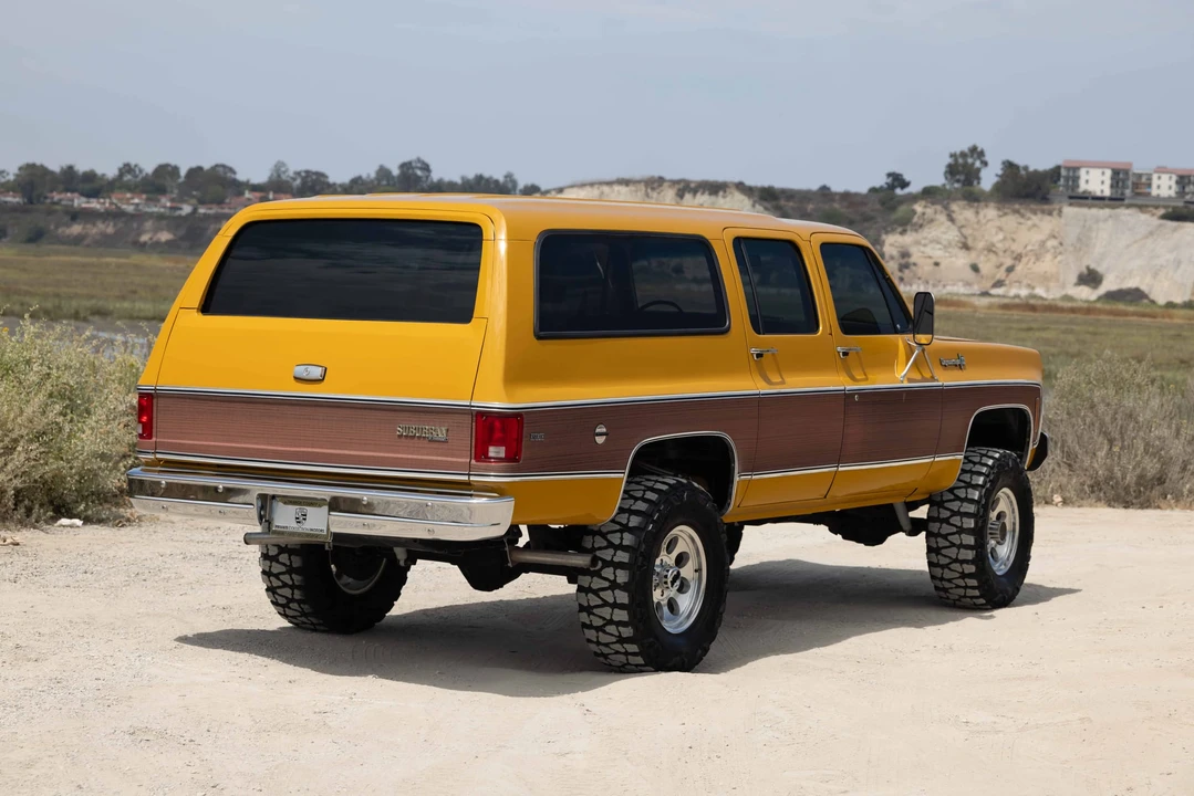 1973 Chevrolet Suburban 7th Gen - Image 17 of 31
