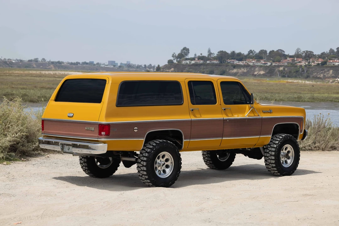 1973 Chevrolet Suburban 7th Gen - Image 15 of 31