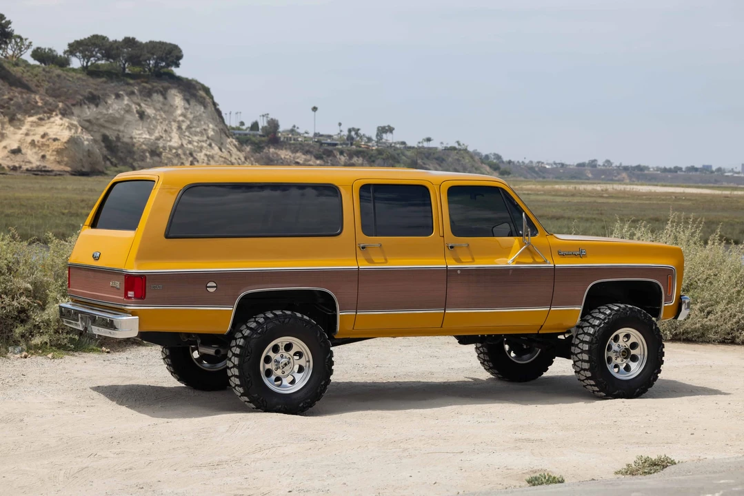 1973 Chevrolet Suburban 7th Gen - Image 13 of 31