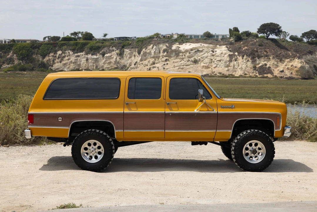 1973 Chevrolet Suburban 7th Gen - Image 11 of 31