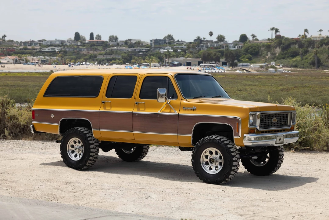 1973 Chevrolet Suburban 7th Gen - Image 10 of 31