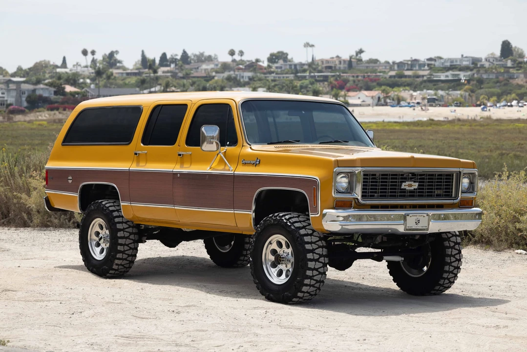 1973 Chevrolet Suburban 7th Gen - Image 9 of 31