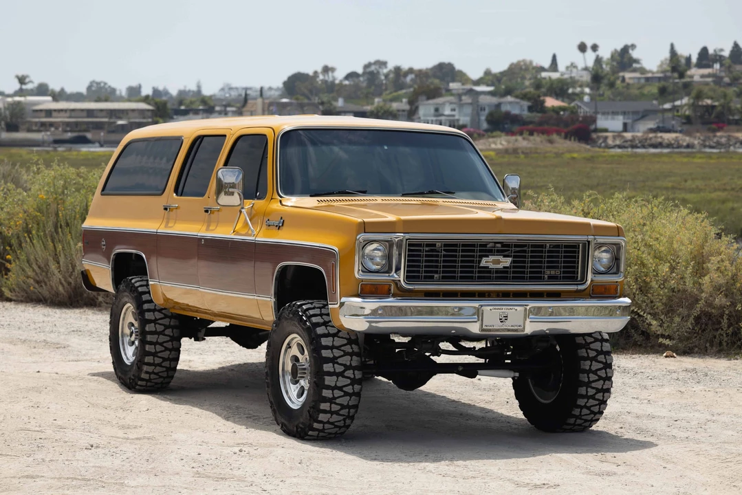 1973 Chevrolet Suburban 7th Gen - Image 8 of 31