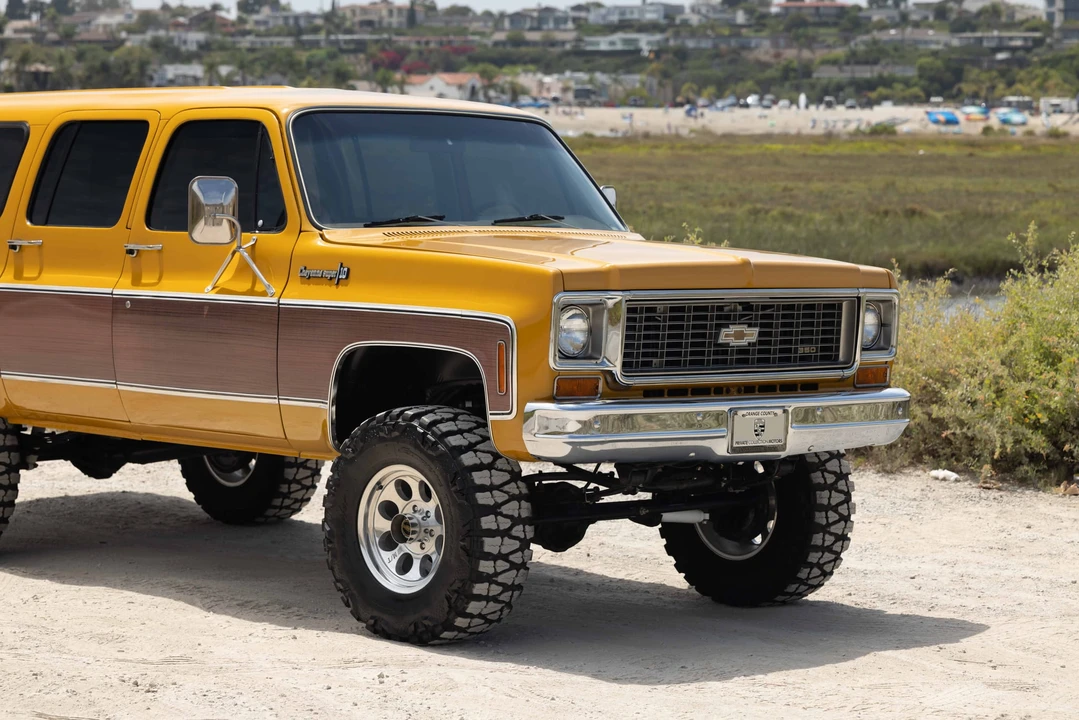 1973 Chevrolet Suburban 7th Gen - Image 23 of 31
