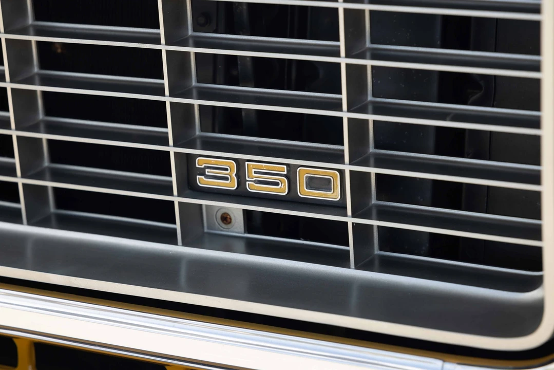 1973 Chevrolet Suburban 7th Gen - Image 29 of 31