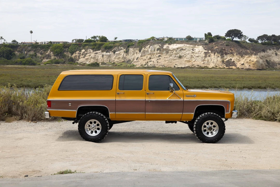 1973 Chevrolet Suburban 7th Gen - Image 12 of 31