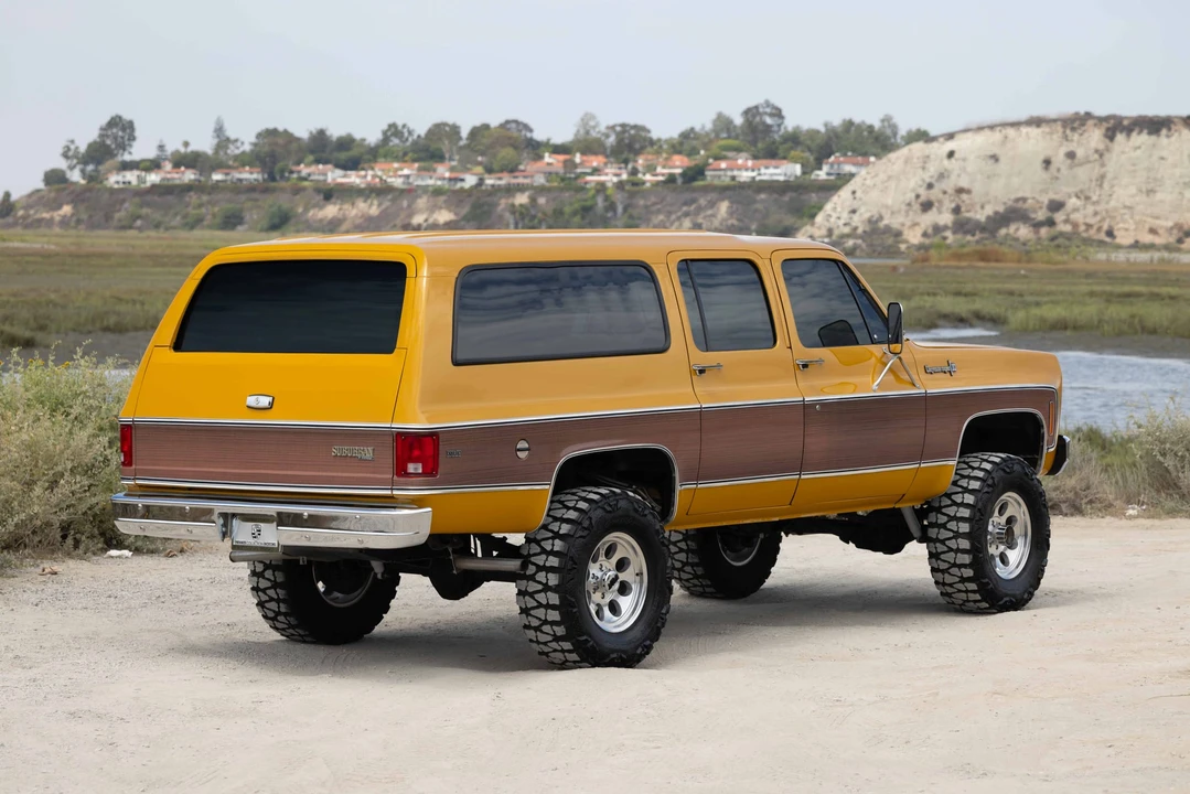 1973 Chevrolet Suburban 7th Gen - Image 16 of 31