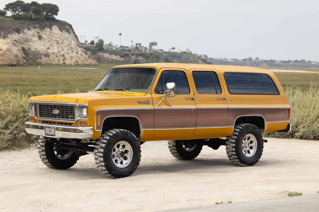 1973 Chevrolet Suburban 7th Gen - Image 3 of 31