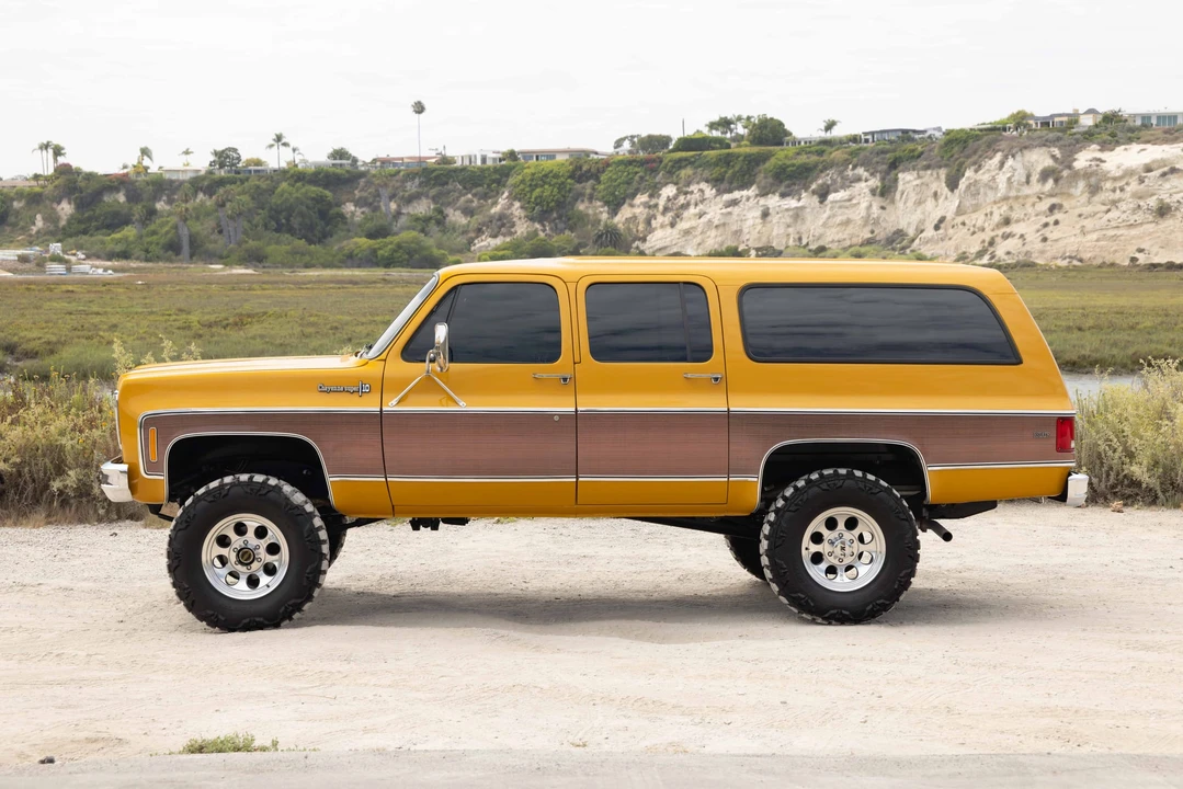 1973 Chevrolet Suburban 7th Gen - Image 22 of 31