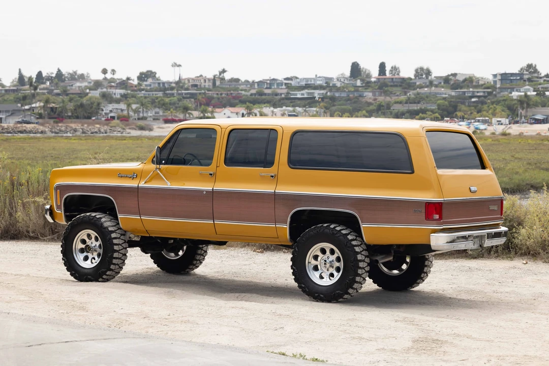 1973 Chevrolet Suburban 7th Gen - Image 19 of 31