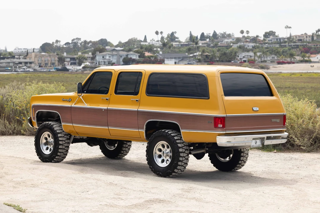 1973 Chevrolet Suburban 7th Gen - Image 21 of 31