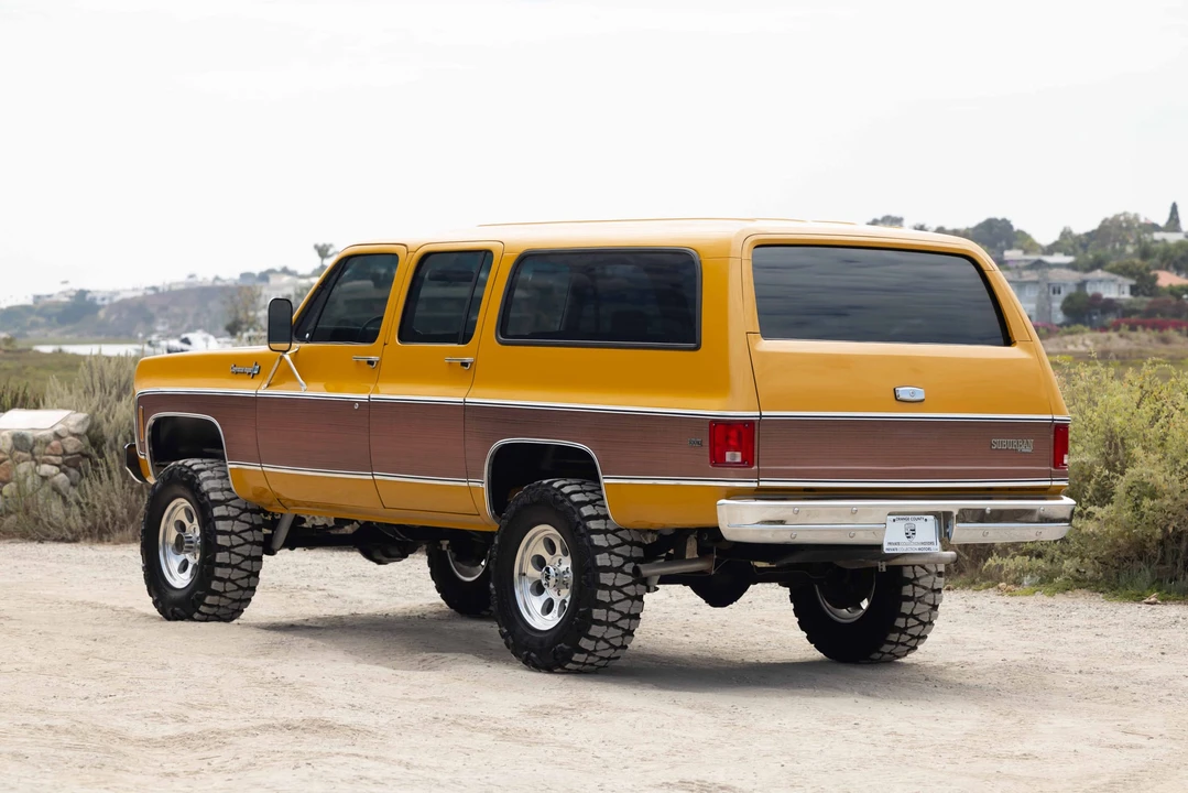 1973 Chevrolet Suburban 7th Gen - Image 20 of 31