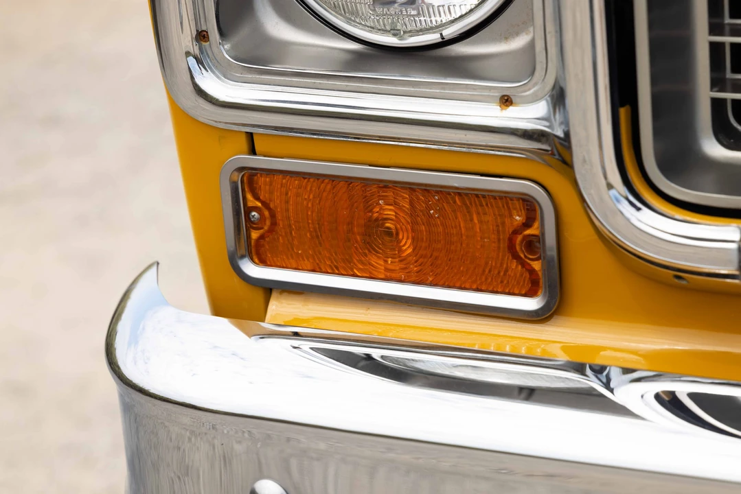 1973 Chevrolet Suburban 7th Gen - Image 26 of 31