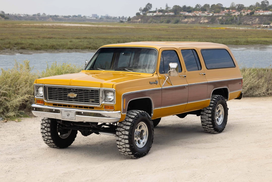 1973 Chevrolet Suburban 7th Gen - Image 5 of 31