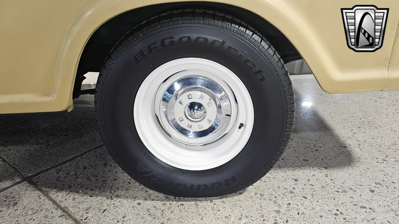 1973 Ford Econoline Van - Image 10 of 12