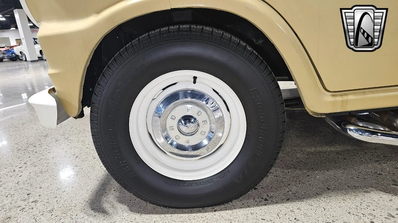 1973 Ford Econoline Van - Image 9 of 12