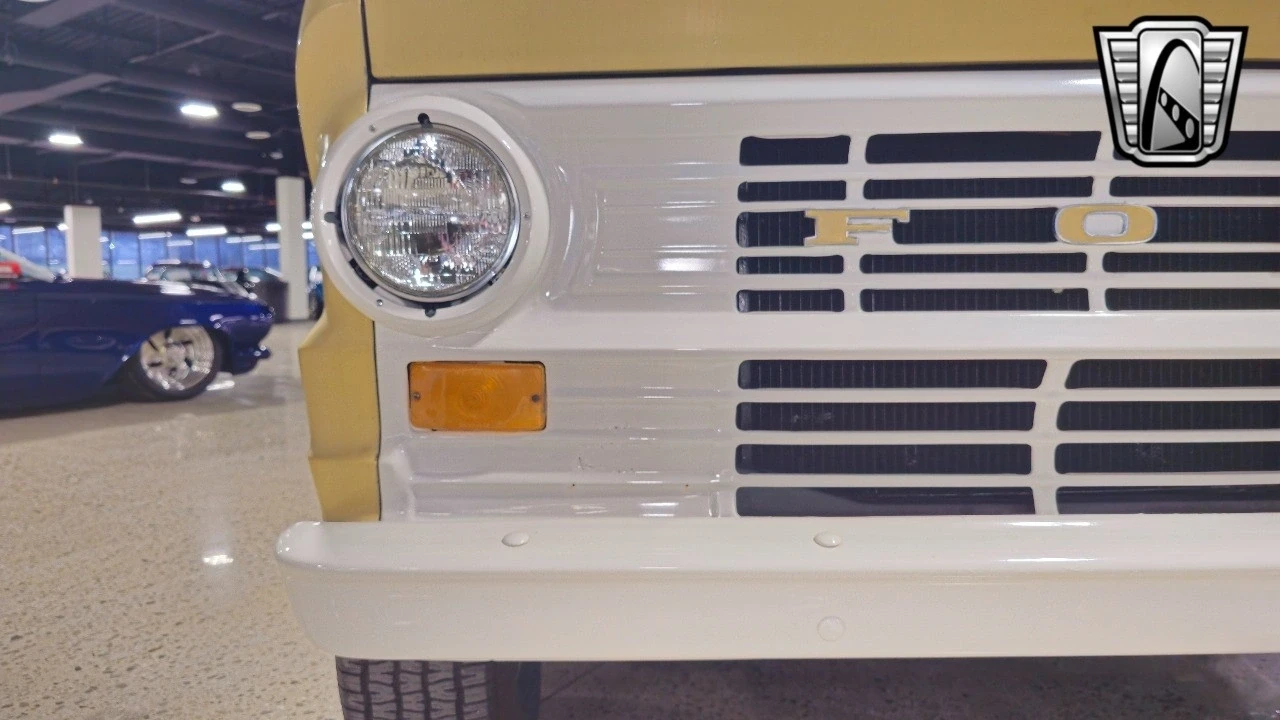 1973 Ford Econoline Van - Image 11 of 12