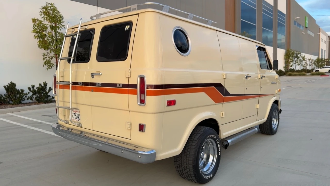 1973 Ford Econoline Van - Image 8 of 21