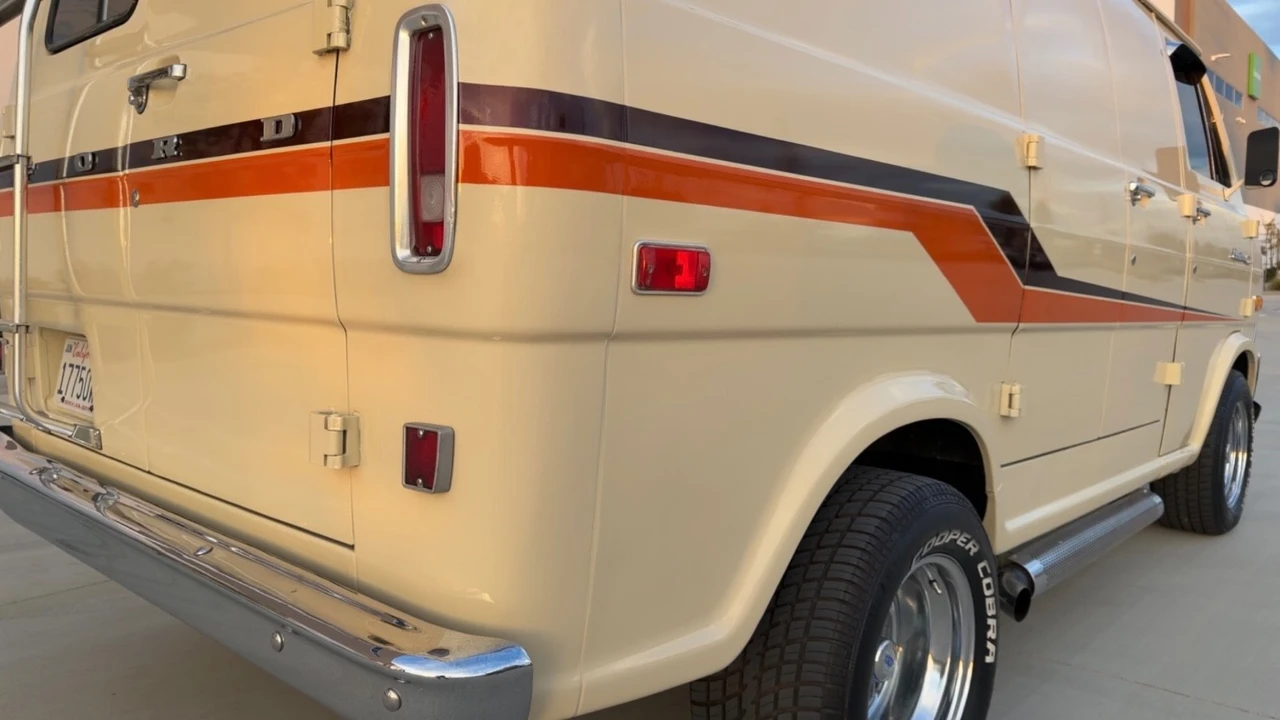 1973 Ford Econoline Van - Image 11 of 21