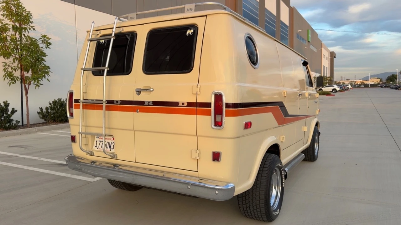 1973 Ford Econoline Van - Image 9 of 21