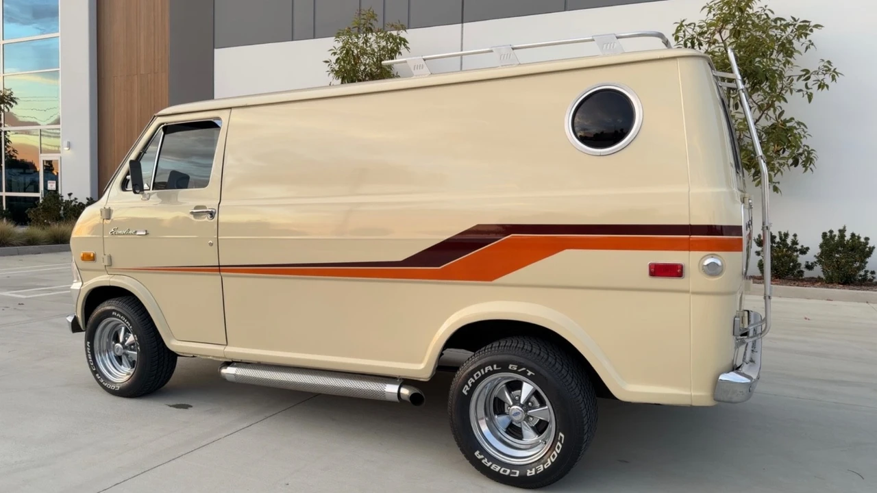 1973 Ford Econoline Van - Image 16 of 21