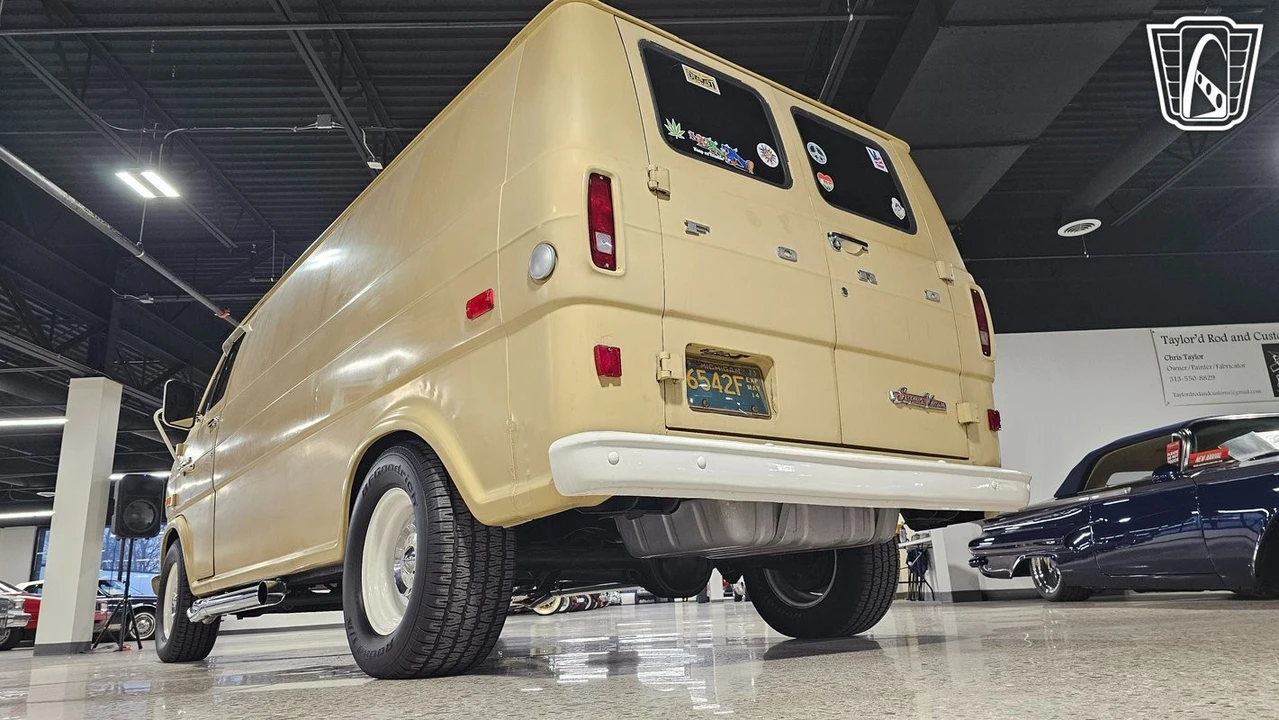 1973 Ford Econoline Van - Image 11 of 12