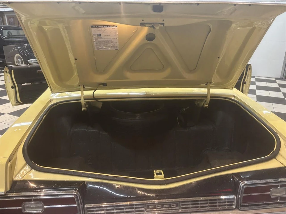 1973 Ford Galaxie 4th Gen - Image 25 of 31