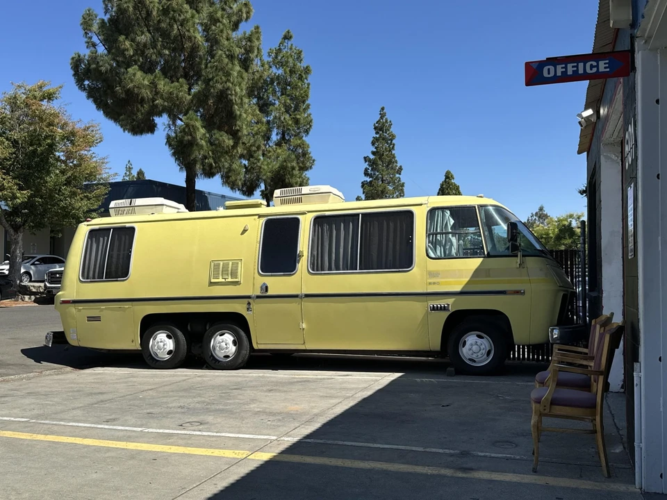 1973 GMC Motorhome - Image 5 of 31