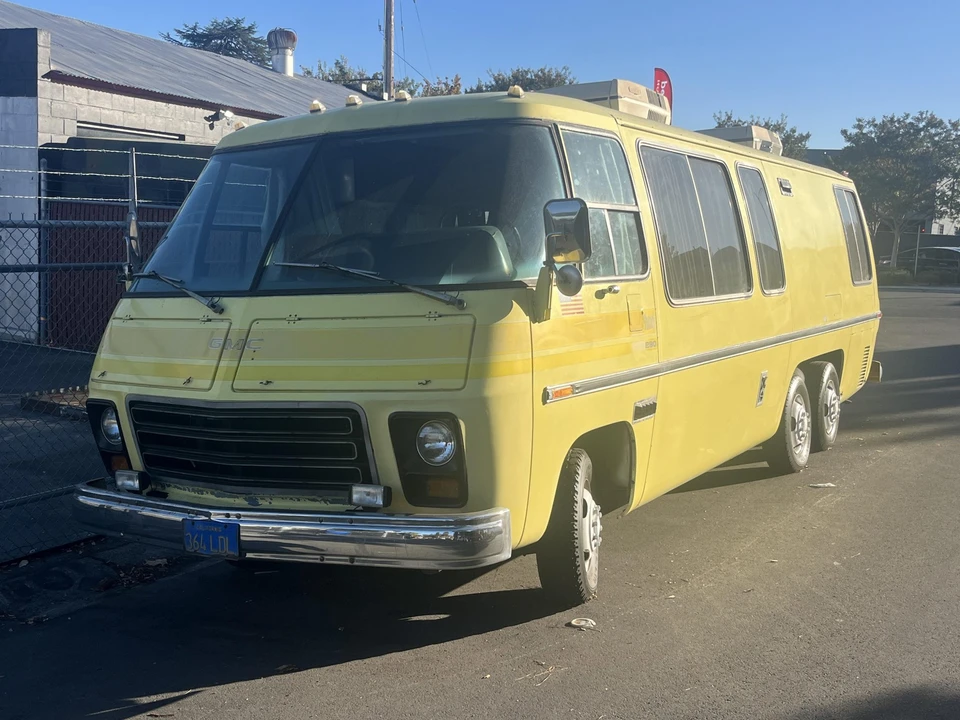 1973 GMC Motorhome - Image 10 of 31