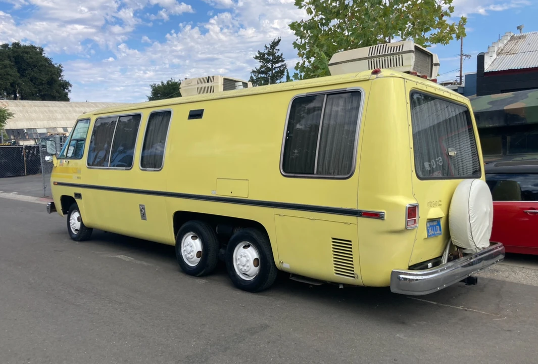 1973 GMC Motorhome - Image 8 of 31