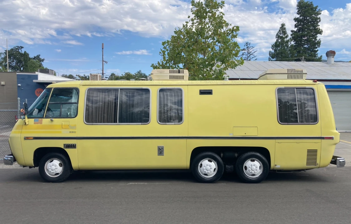 1973 GMC Motorhome - Image 9 of 31