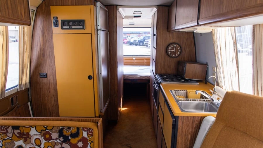1973 GMC Motorhome - Image 9 of 12