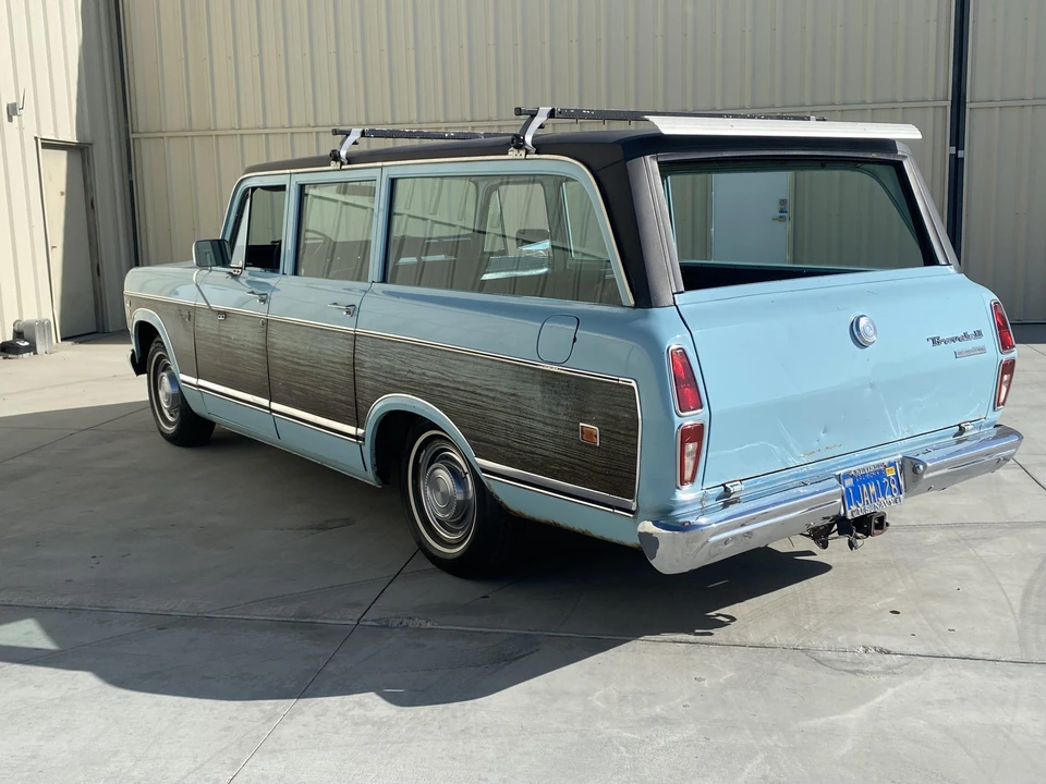 1973 International Harvester Travelall - Image 9 of 31