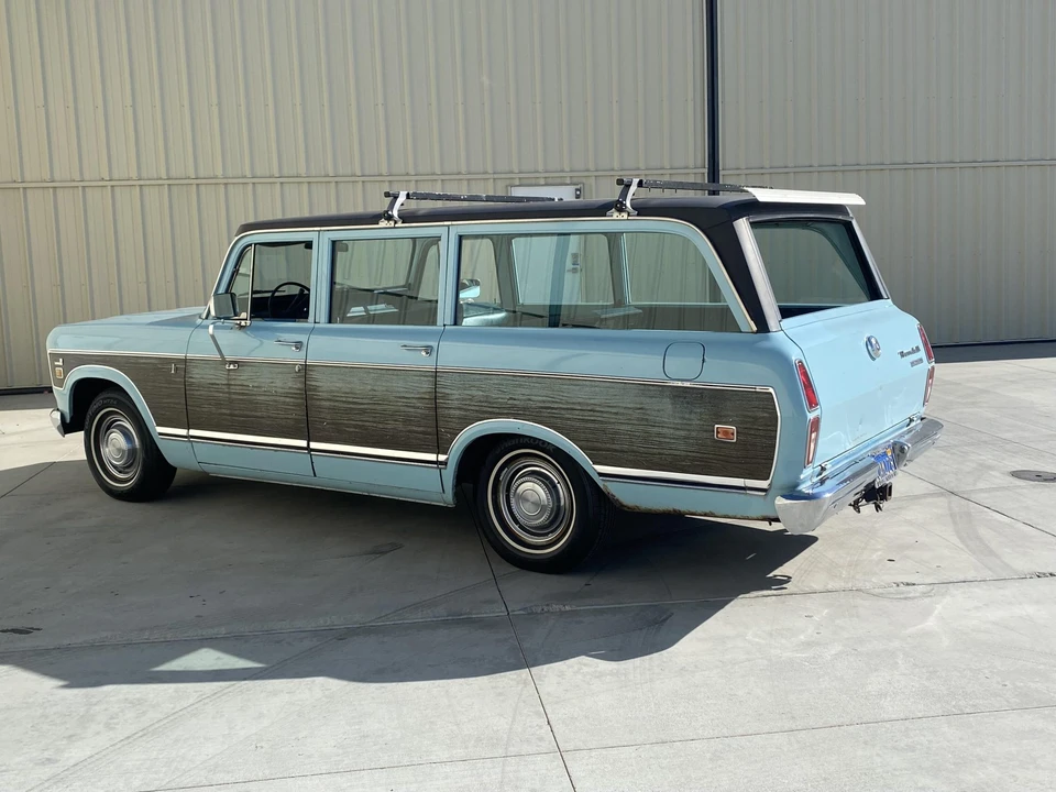 1973 International Harvester Travelall - Image 8 of 31