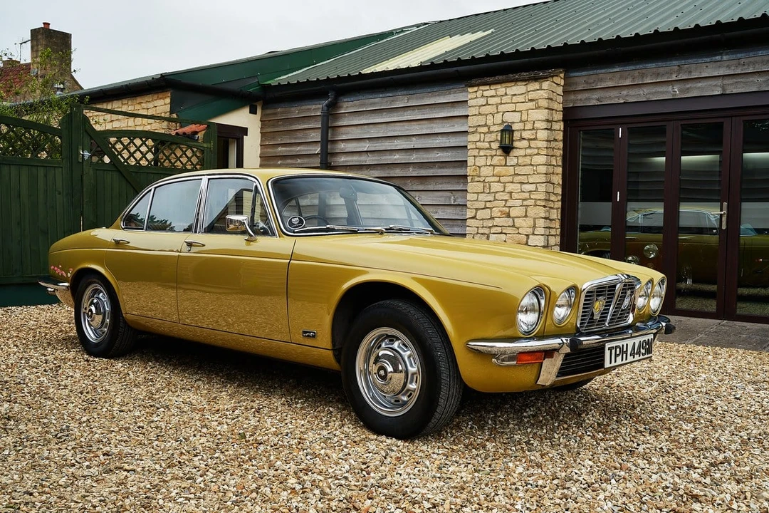 1973 Jaguar XJ Series 2 - Image 9 of 30